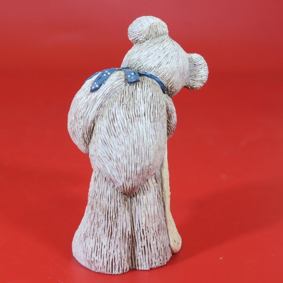 Gail Laura 1994 Vintage Bear Holding Blanket with Hearts Resin Figurine Signed - Picture 4 of 9